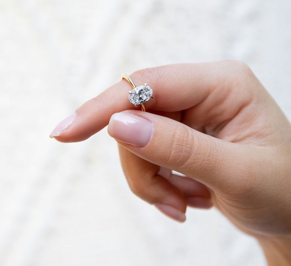 What are the reasons to buy engagement rings online?