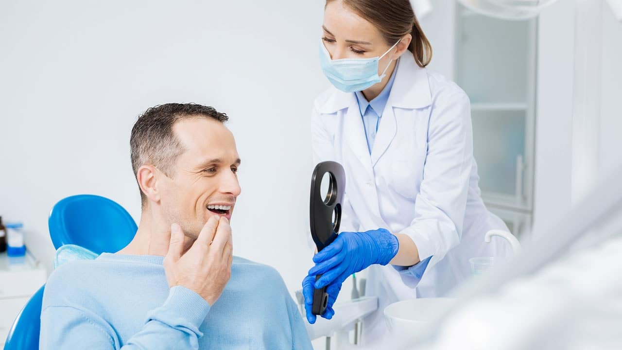 6 signs that you need to book a dental appointment now